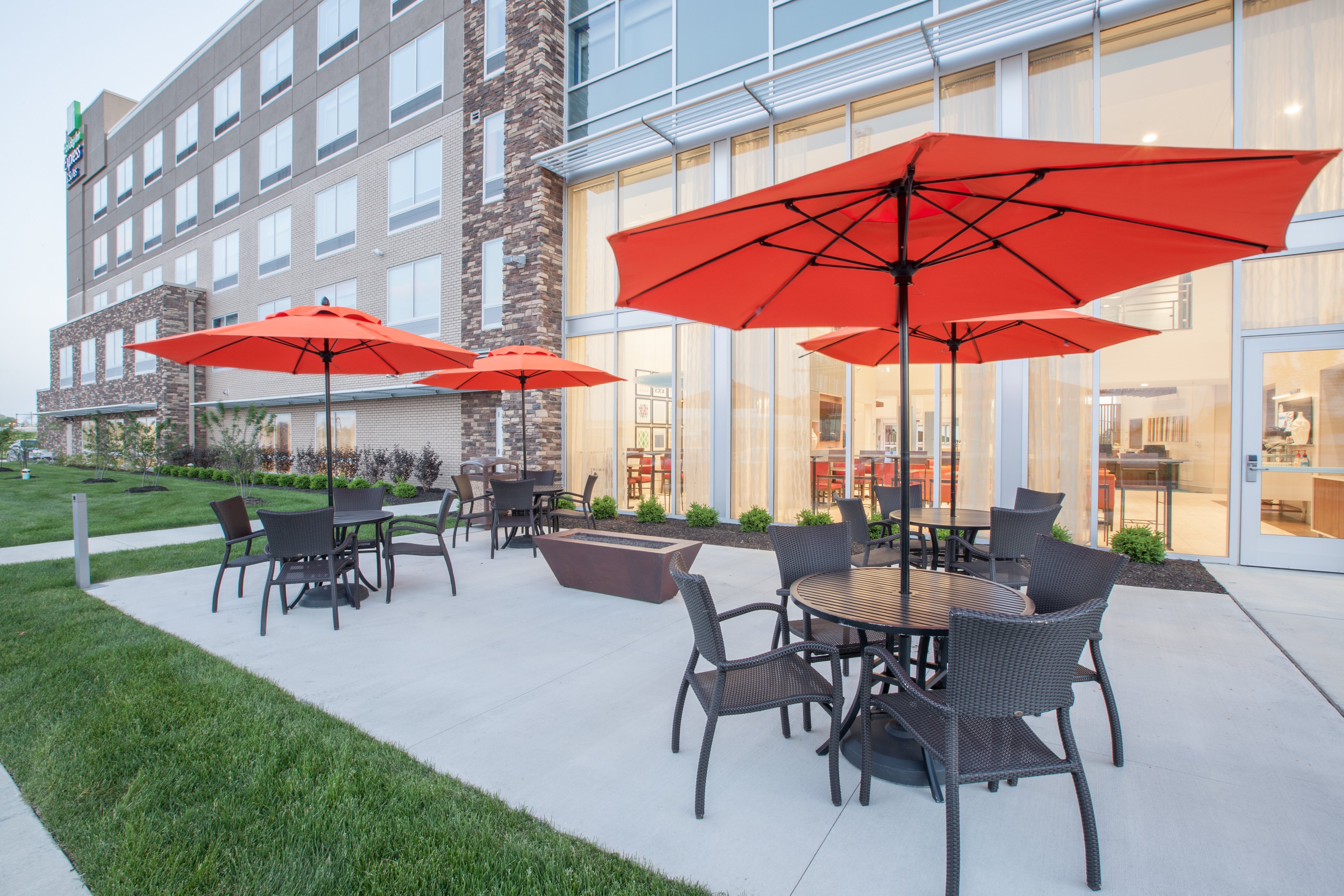 holiday inn express suites indianapolis ne noblesv
