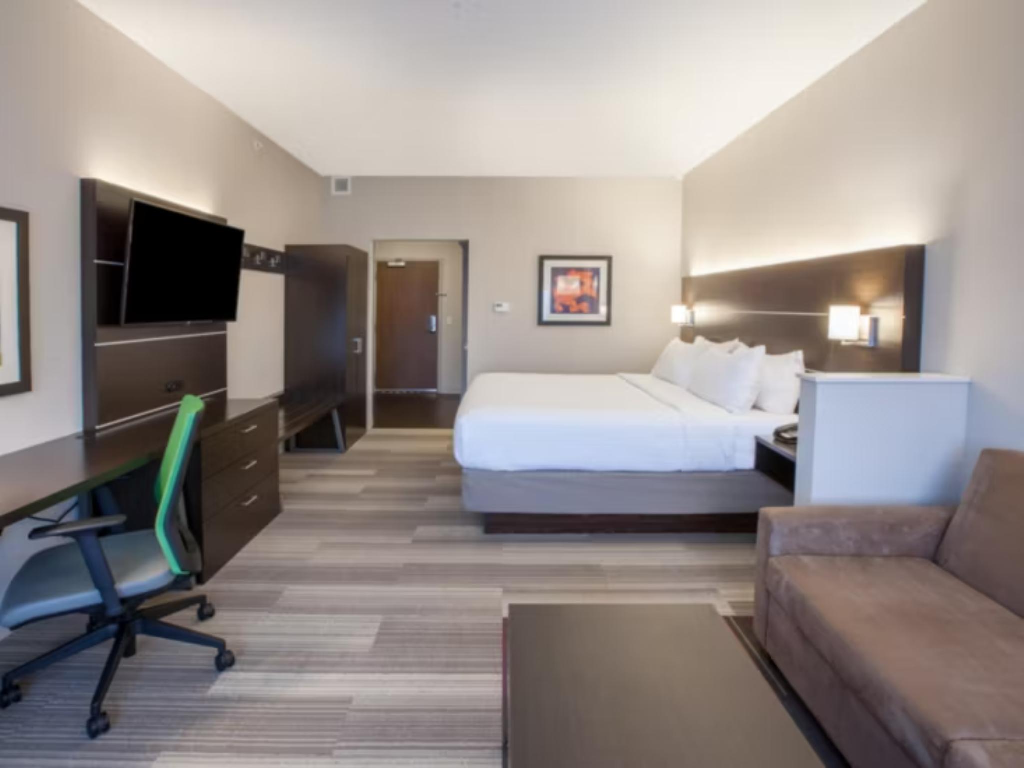 holiday inn express suites indianapolis ne noblesv