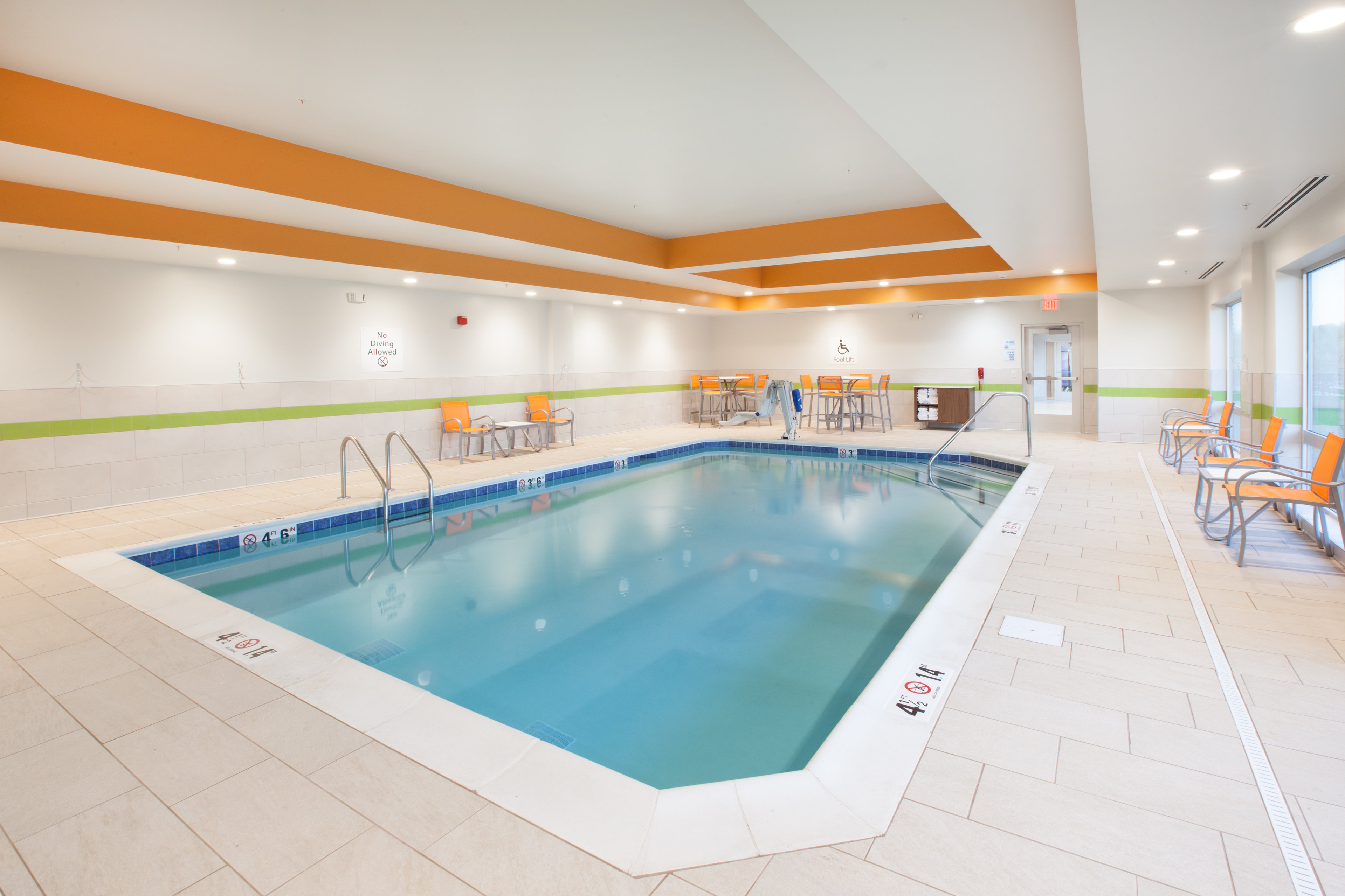 holiday inn express suites indianapolis ne noblesv