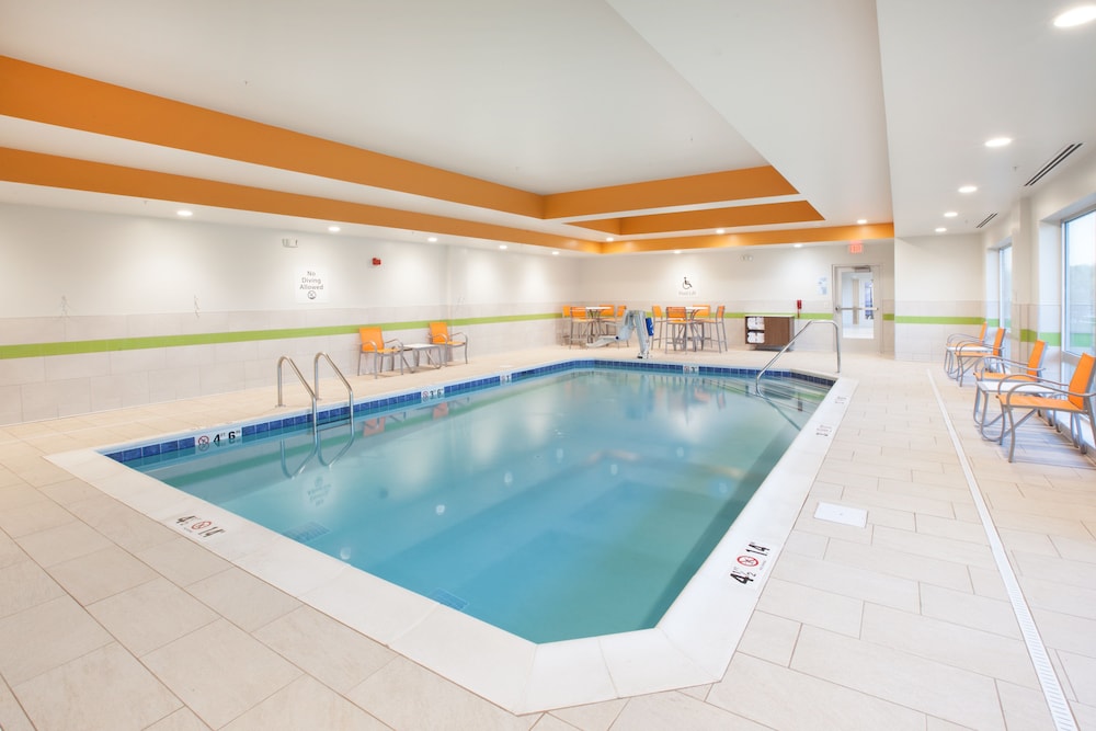 holiday inn express suites indianapolis ne noblesv