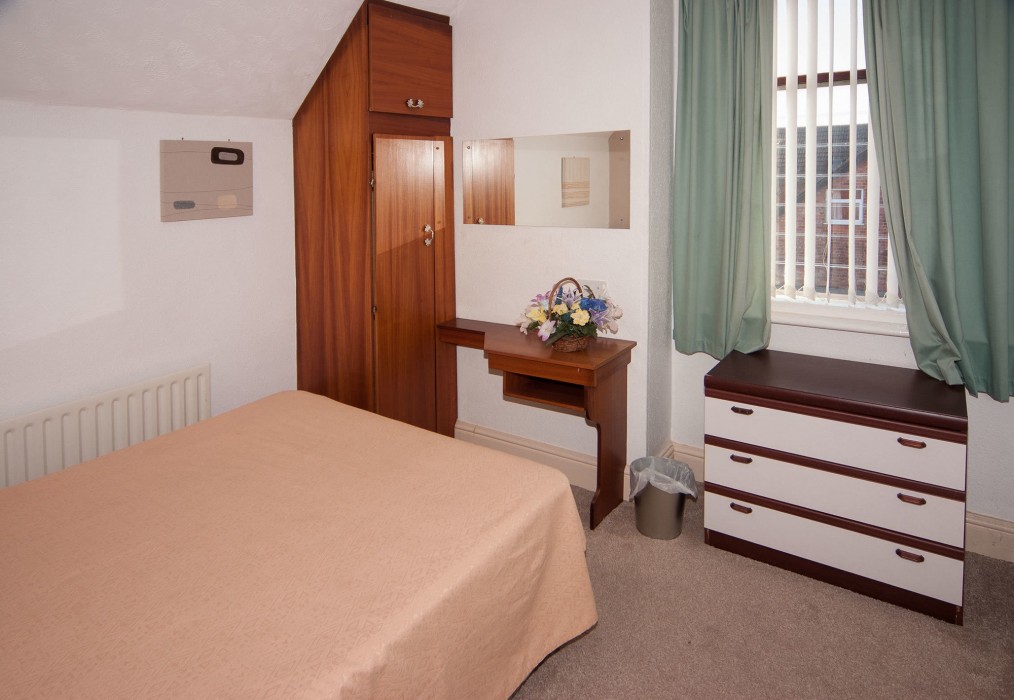lyndene holiday apartments
