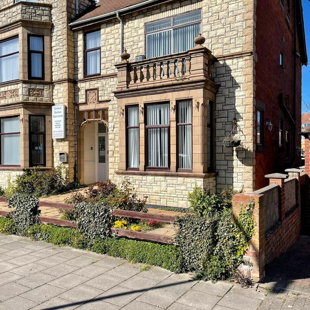 lyndene holiday apartments