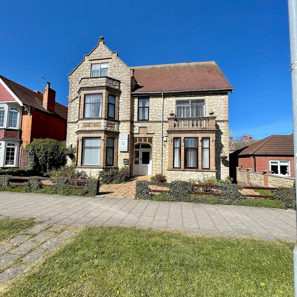 lyndene holiday apartments