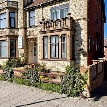 lyndene holiday apartments