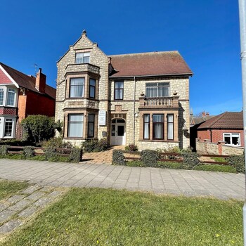 lyndene holiday apartments