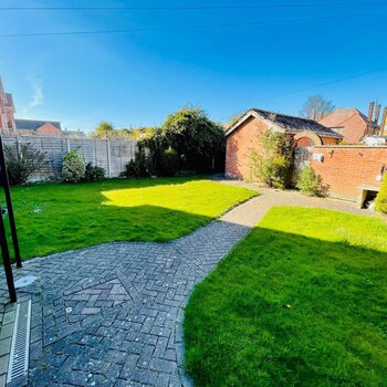 lyndene holiday apartments
