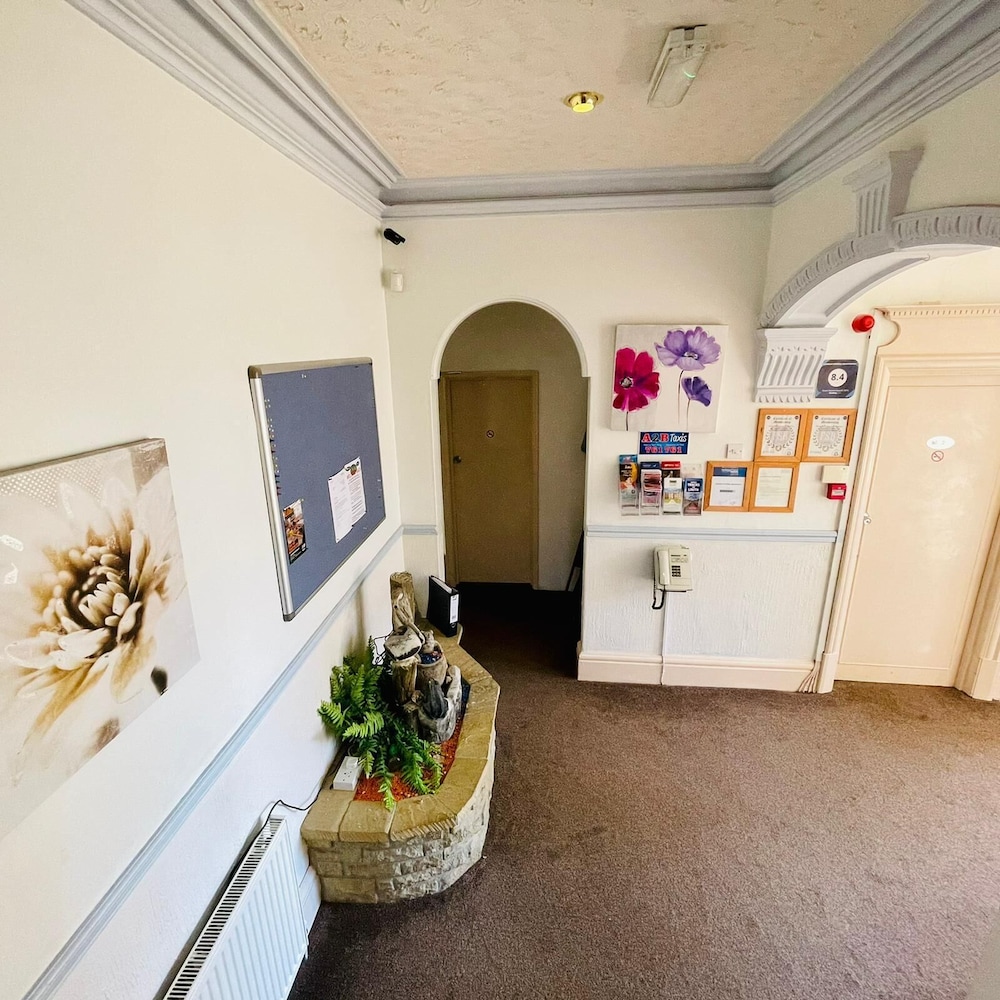 lyndene holiday apartments