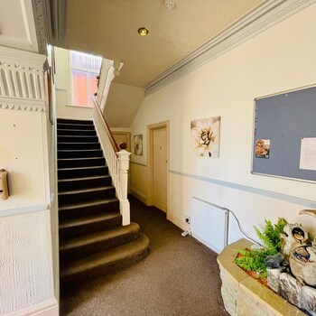 lyndene holiday apartments
