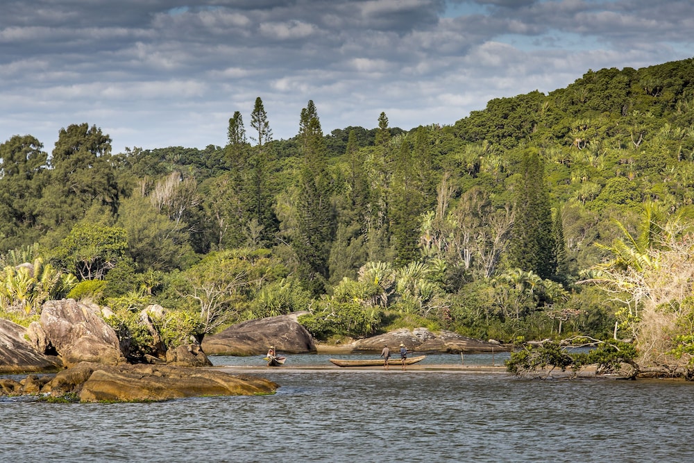 manafiafy beach and rainforest lodge