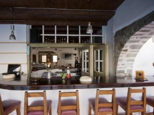 zefi hotel and suites