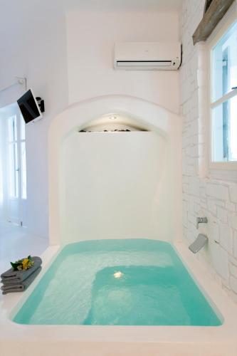 zefi hotel and suites