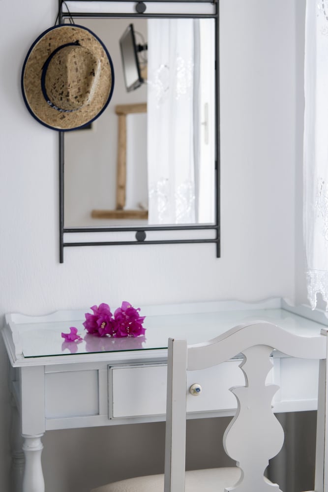 zefi hotel and suites