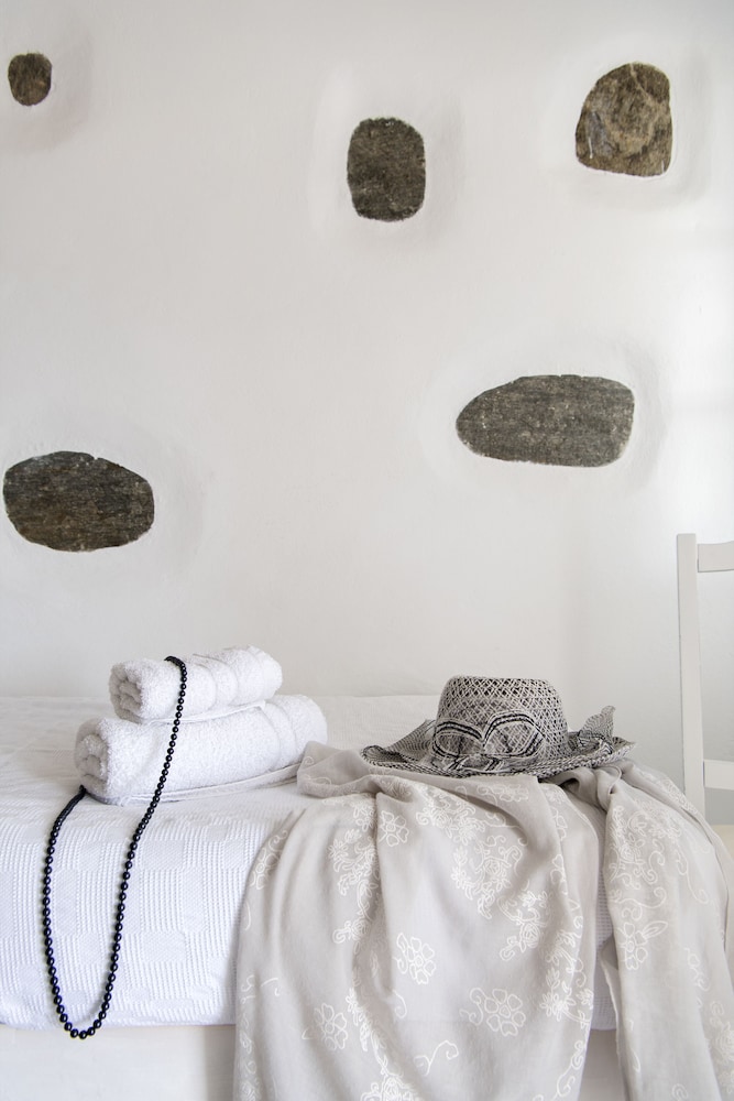 zefi hotel and suites