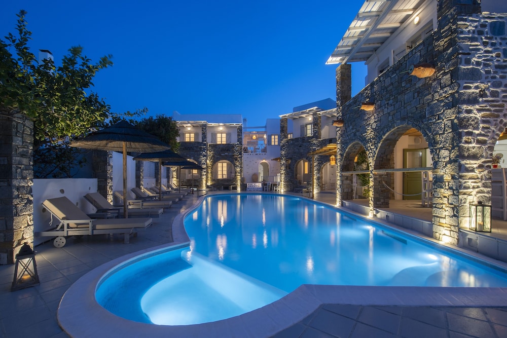 zefi hotel and suites