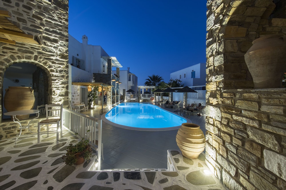 zefi hotel and suites
