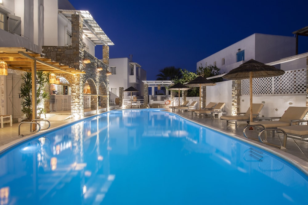 zefi hotel and suites