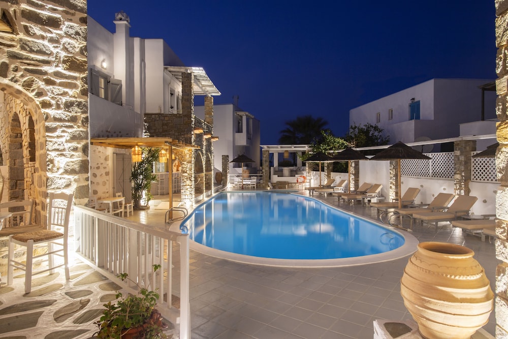 zefi hotel and suites