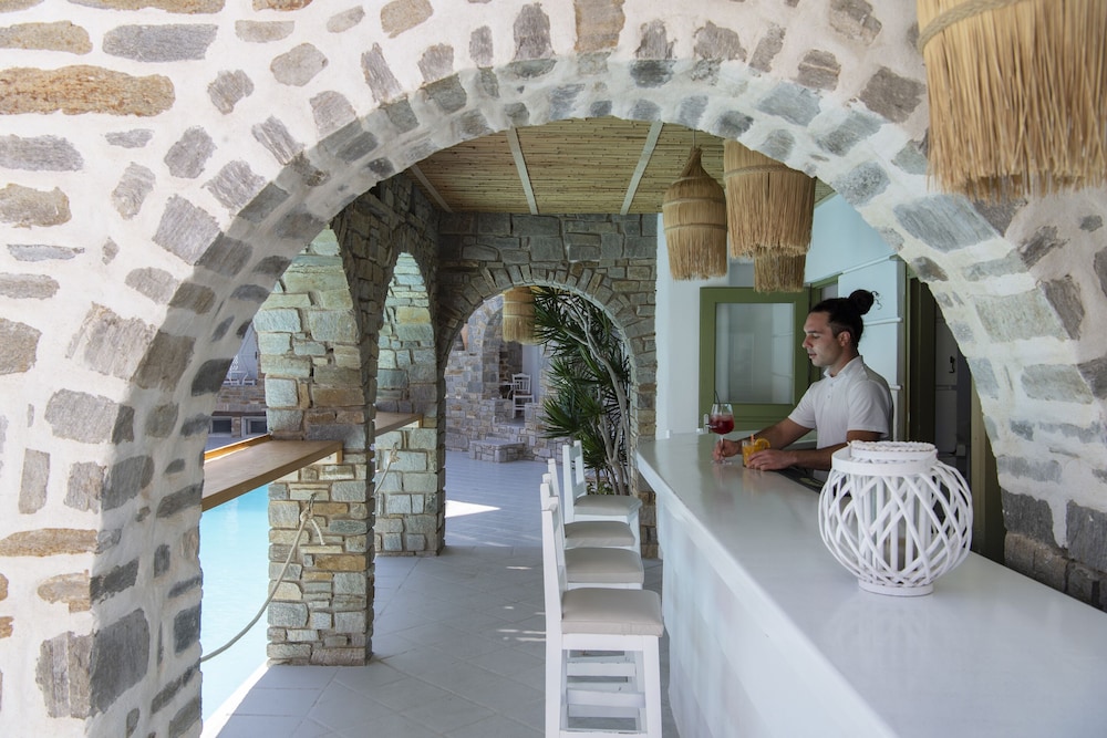 zefi hotel and suites