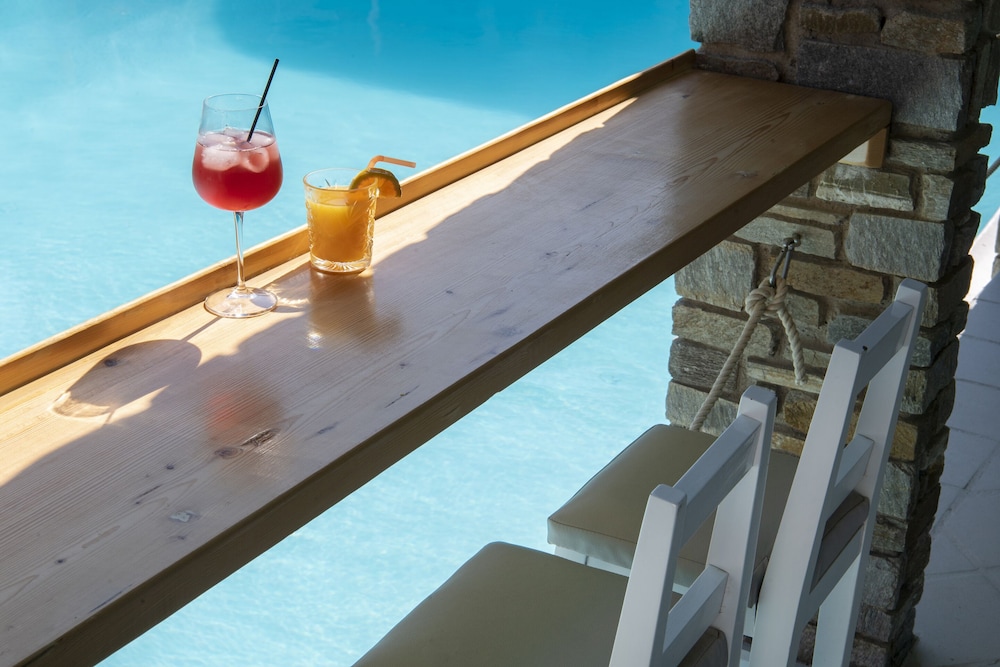 zefi hotel and suites