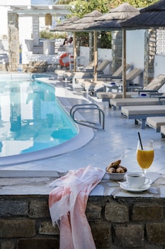 zefi hotel and suites