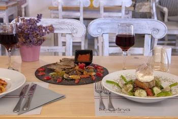 zefi hotel and suites