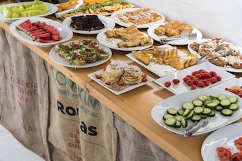 zefi hotel and suites