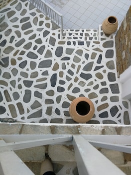 zefi hotel and suites