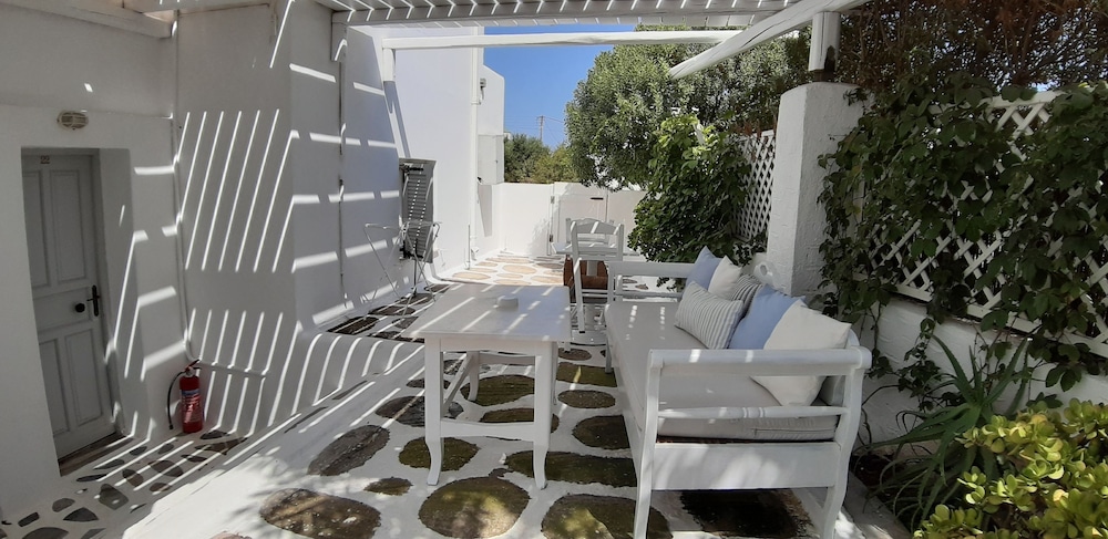 zefi hotel and suites