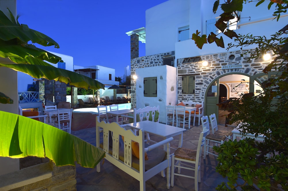 zefi hotel and suites