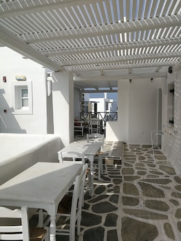 zefi hotel and suites