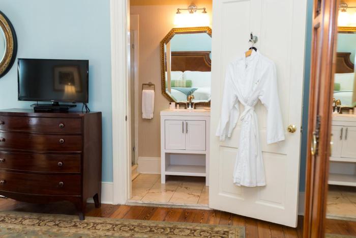 the gastonian historic inns of savannah collection