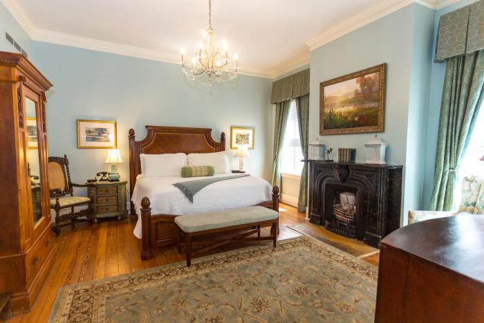 the gastonian historic inns of savannah collection