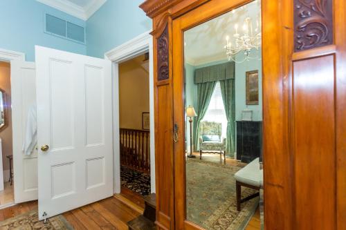 the gastonian historic inns of savannah collection