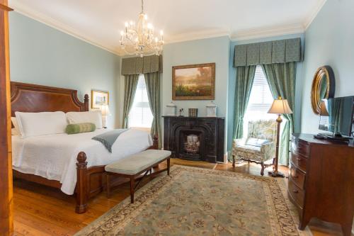 the gastonian historic inns of savannah collection