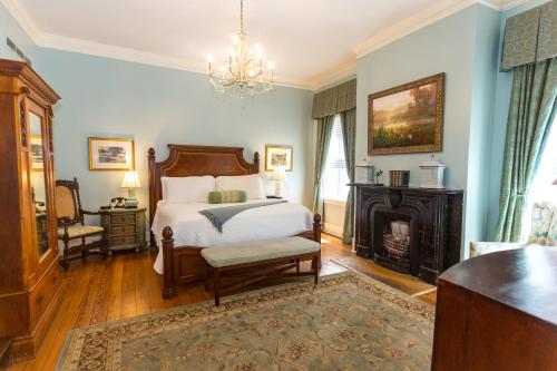the gastonian historic inns of savannah collection