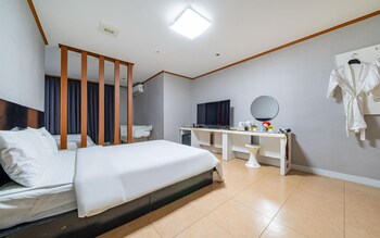 donghae lisa hotel