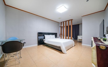 donghae lisa hotel