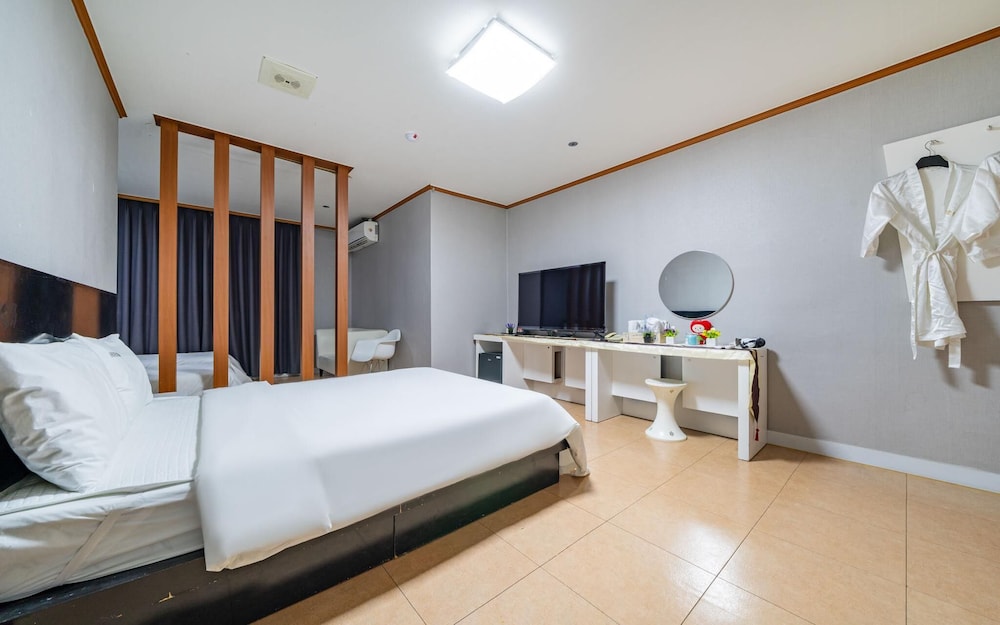 donghae lisa hotel