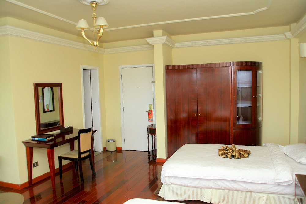 yoly addis hotel