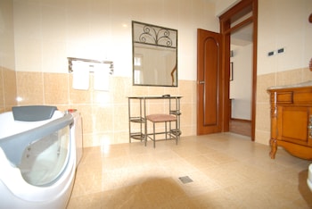 Asham Africa Hotel And Resort,Near Debre Zeyit Market,4 star