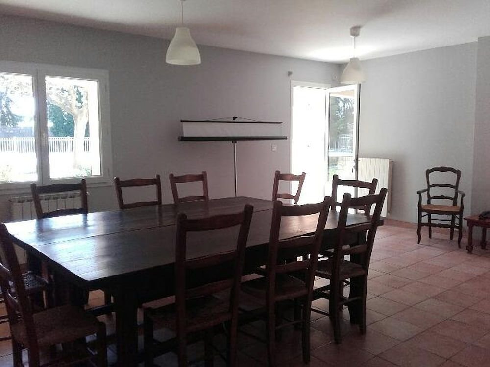 pernes les fontaines