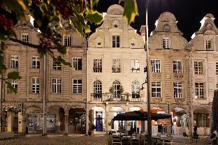 grand place hotel