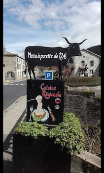 Hotel Des Voyageurs,Ferrières-Saint-Mary>>Cantal,3 star