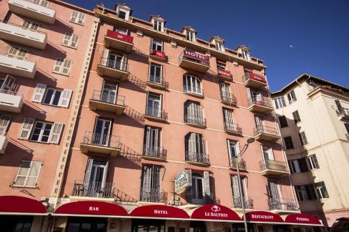 le dauphin hotel