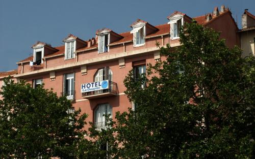 le dauphin hotel