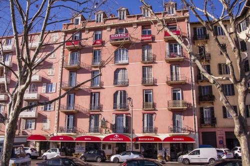 le dauphin hotel