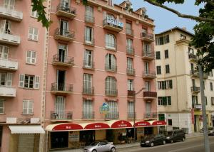 le dauphin hotel