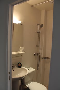 Le Kleber,Montreuil>>Bagnolet,2 star