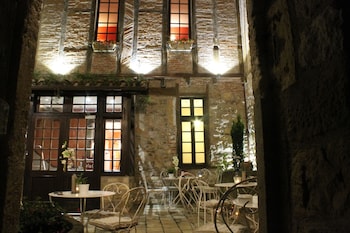 hotel raymond vii