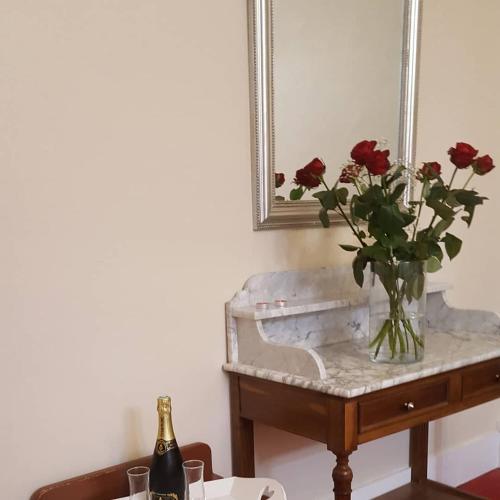 hotel raymond vii
